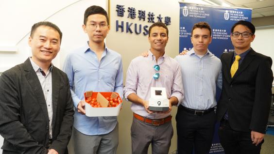 (From left)Prof. Gary CHAN, Director of HKUST’s Entrepreneurship Center, Mr. Rian CHENG from Deltron Intelligence Technology Holdings, and Mr. Domenick SUAREZ, Mr. Gianmarco SUAREZ and Dr. Peter CHEUNG from Quommni Technologies L.L.C.