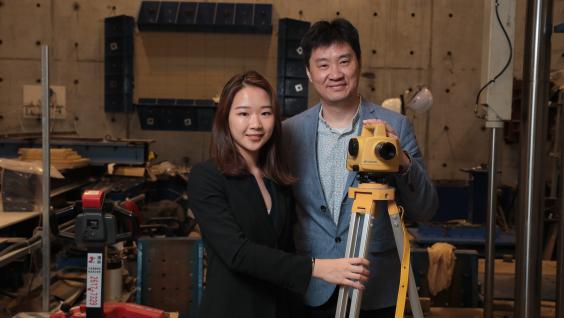 Prof, Thomas Hu (right) believe that students, regardless of their major and pathway after graduation, grasping the fundamentals of civil engineering is helpful to them and to Hong Kong.