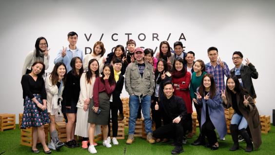 Actor Anthony WONG (middle) had a sharing session over dinner with a group of young people in December 2019. (Photo credit: Time Auction)