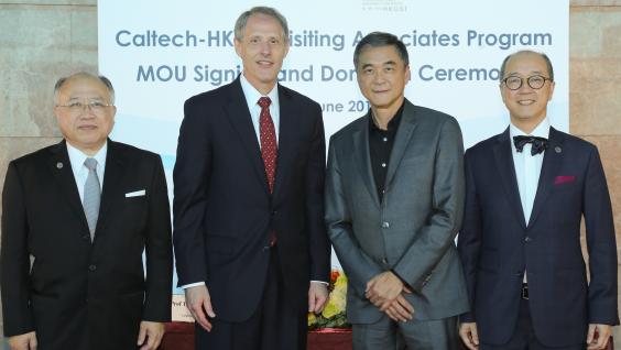  (左起) 香港科技大學校董會主席廖長城先生、Thomas F Rosenbaum教授、柯萬柯先生及陳繁昌教授。