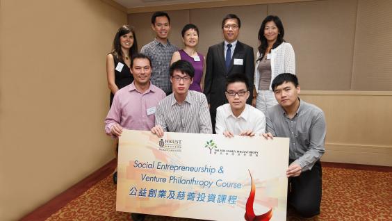  Acting Dean of the HKUST Business School Prof Kalok Chan (4th from left in back row) thanks the Yeh Family Philanthropy and its Chair Mrs Yvette Yeh Fung (3rd from left in back row) for supporting the course, which is the result of collaborative efforts by the faulty, social enterprises and students.