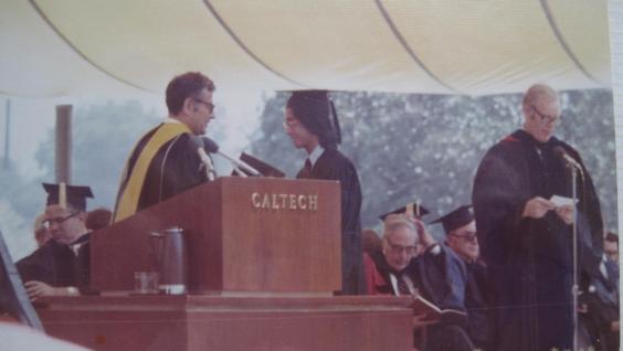 陳 繁 昌 校 長 1973 年 在 加 州 理 工 學 院 畢 業 。	