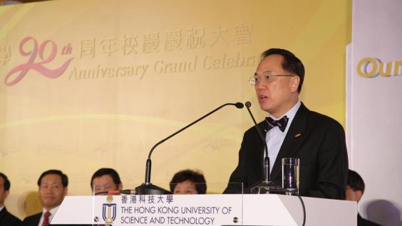  Mr Donald Tsang congratulates HKUST on its 20th Anniversary