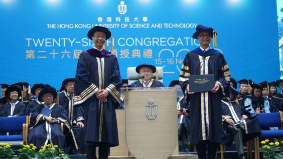  HKUST Council Chairman Mr. Andrew LIAO Cheung-Sing (middle) and Council Vice-chairman Prof. John CHAI Yat-Chiu witness Prof. Wei SHYY (right)’s installation as HKUST’s new president.