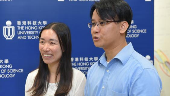  香港耀能協會羅怡基紀念學校鄭文輝老師(右)及張靜茵老師(左)認為：「同學除了於比賽中學會組裝機械，亦能做到彼此共融，發揮所長，透過分工合作，解決困難。」