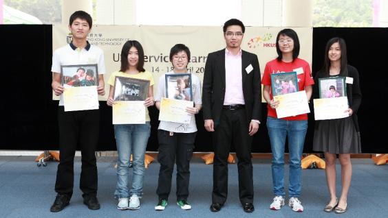  Mr Wayne Chau (3rd from right) presents certificates to winners of the Footprint Service Learning Photo Contest