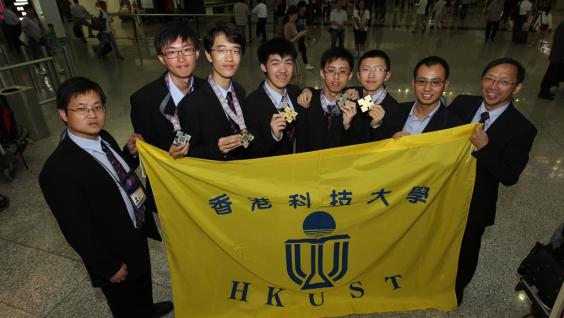  The Hong Kong team at International Physics Olympiad