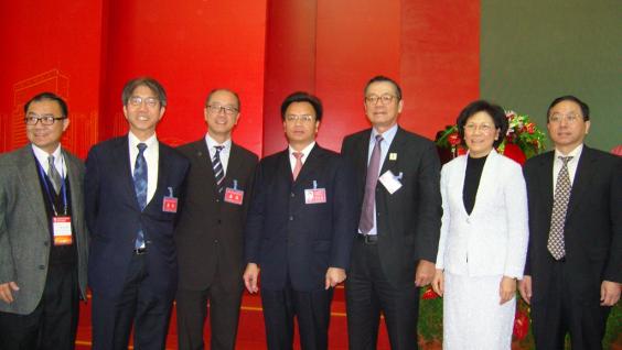  Professor Tony F Chan, HKUST President (third from left), Mr Wan Qingliang, Party Secretary and Mayor of Guangzhou Municipality (fourth from left) and other guests at the ceremony.
