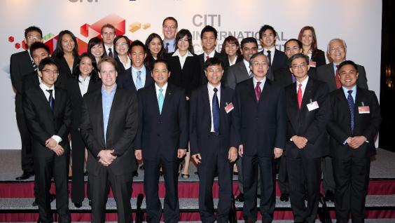  The 4 finalist teams and their faculty advisors pose with Dean Leonard Cheng (1st row, center), Mr Shengman Zhang, Citi Country Officer for Hong Kong (1st row, 3rd from left), Mr Eri Ip, Executive Director, Hutchison Port Holdings (1st row, 3rd from right)