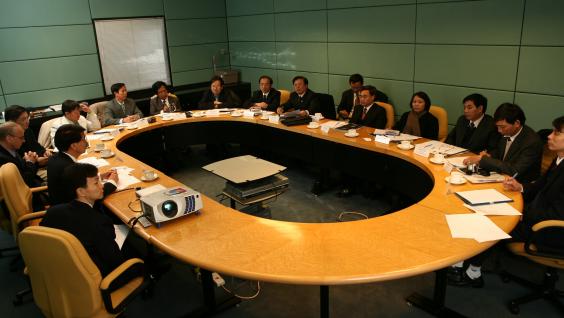 越南高層訪問團與科大管理層討論建設頂尖學府的經驗