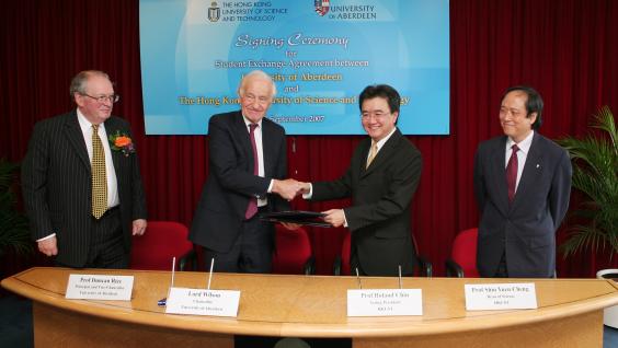  Prof Roland Chin and Prof Shiu Yuen Cheng today signed a Memorandum of Understanding on student exchange with Chancellor of University of Aberdeen Lord Wilson and Principal and Vice-Chancellor of University of Aberdeen Prof Duncan Rice.