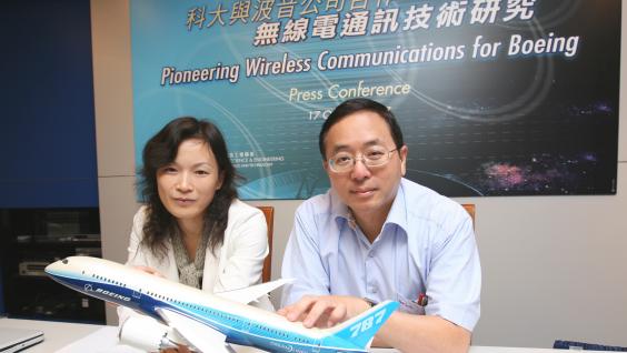 Professor Lionel Ni (right) and Dr Zhang, from HKUST’s Computer Science and Engineering Department at the press conference.	
