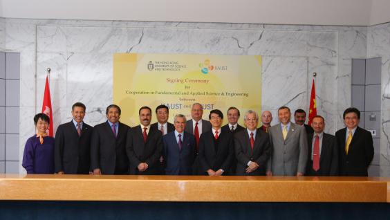  His Excellency Ali I. Naimi, Saudi Arabia's Minister of Petroleum and Minerals and Chairman of KAUST's Board of Trustees (fifth from left in the front row), led the KAUST delegation to visit HKUST and signed a Memorandum of Understanding with Prof Paul Chu, President of HKUST (sixth from left in the front row) to strengthen collaboration in marine genomic research and nano-technology.