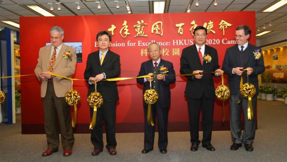 HKUST senior management officiated a ribbon-cutting ceremony in the exhibition. Dignitaries included (from left) HKUST Acting Vice-President for Research and Development Prof Tony Eastham, HKUST Acting President Prof Roland Chin, HKUST Council Chairman Dr John Chan, HKUST Vice-President for Administration and Business Prof Yuk-Shan Wong and HKUST Director of Facilities Management Mr Mike Hudson.	