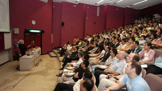  Prof Alan Heeger, Nobel Laureate in Chemistry in 2000, unveils to a packed lecture hall at HKUST the secrets of