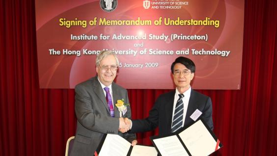 HKUST President Paul Chu (right) and Prof Peter Goddard, Director of the Institute of Advanced Study in Princeton, sign a memorandum of understanding between the two institutions	