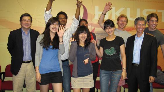 譚 嘉 因 教 授 (前 排 左 一)、Paul Forster教 授 (前 排 右 一) 與 來 自 德 國 、 印 度 、 印 尼 和 韓 國 的 學 生	