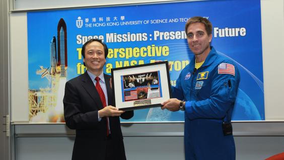  Commander Cassidy (right) presents a NASA souvenir to Acting President Prof SY Cheng
