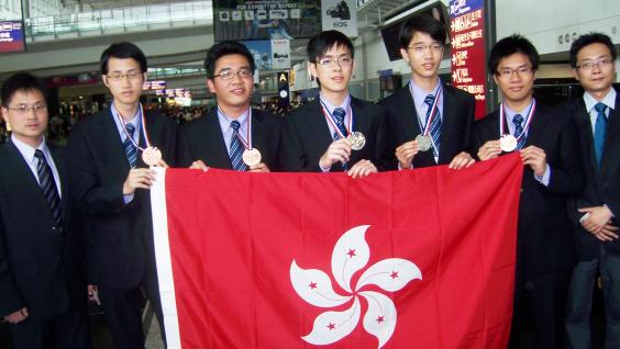 The Hong Kong Team returns from the International Physics Olympiad: (from left) Prof Du Sheng-wang, Mr Laurence Leung Yik-lok, Mr Tsang Hok-kan, Mr Jonathan Ma Han-son, Mr Andy Loo, Mr Tang Wai-ho, and Prof Chen Tian-wen	