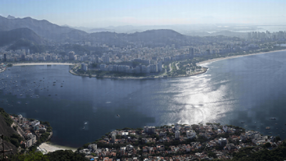 科 大 辛 达 德 教 授 所 摄 制 的 1,500 亿 像 素 照 片 ， 展 示 巴 西 里 约 热 内 卢 市 的 风 貌	