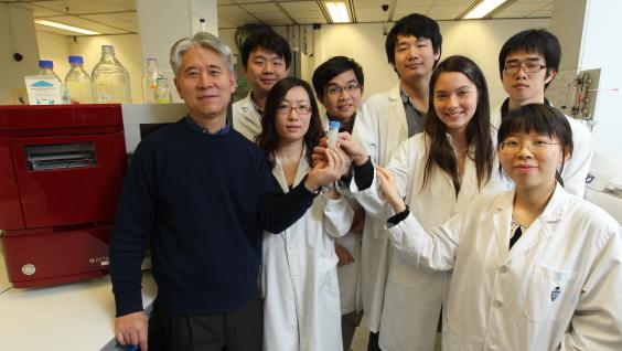 Prof Yong Xie (left) and his research team at HKUST