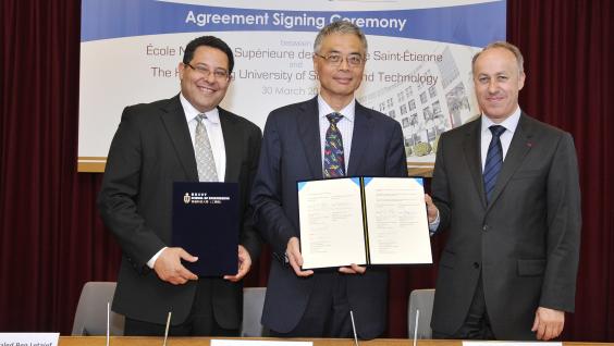 HKUST Provost Prof Wei Shyy (center), HKUST Dean of Engineering Prof Khaled Ben Letaief (left) and ENSMSE President Prof Philippe Jamet sign the memorandum and agreement.