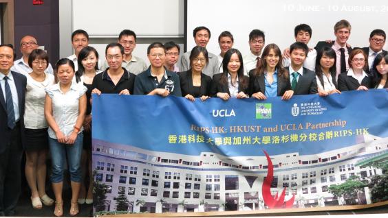 透 過 RIPS-HK 工 業 研 究 項 目 ， 來 自 科 大 及 美 國 頂 尖 大 學 的 優 秀 學 生 利 用 數 學 解 決 業 界 實 際 問 題 。	