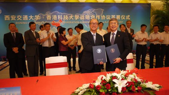 HKUST President Prof Tony F Chan (left) and XJTU President Prof Zheng Nanning signing the agreement to jointly establish the School of Sustainable Development.
