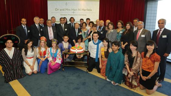 A birthday celebration – Dr Hari N Harilela, family and friends, HKUST leaders and students. His birthday wish is to see HKUST at top of the academic world. Happy birthday, Dr Harilela!