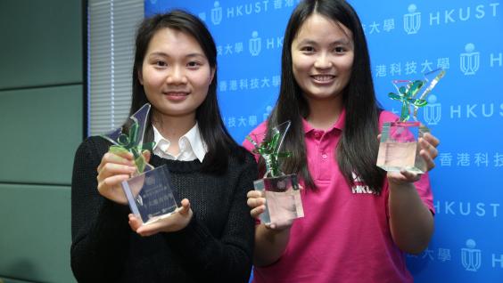  Year-One Science student Phoebe Cheuk-lam Lam （left） and Year-Three student of Chemical and Environmental Engineering Samantha Wing-man Kong receive the Top 10 Outstanding Youth Awards.