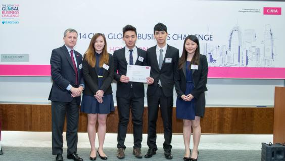  The second runner-up team (from second left): Kandy Ho, Jonathan Hung, Jordy Hui, and Sandy Cheng. Kandy is also the winner of the “Best Future Business Leader”.