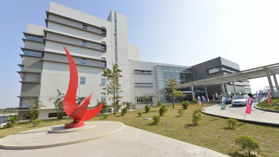  香港科技大學霍英東研究院大樓開幕。