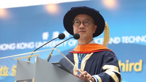  President Prof Tony F Chan congratulates the graduates.