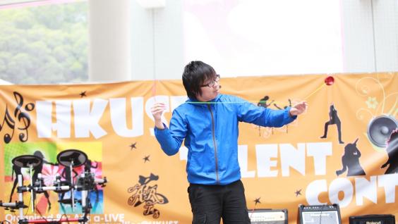  First Runner-up Chen Ka-Kit performs his yoyo antics.