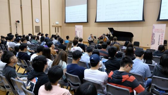  科大學生、教職員及公眾於公開排練中，參與並見證著名作曲家及演奏家於作曲及修改曲目時的互動過程。