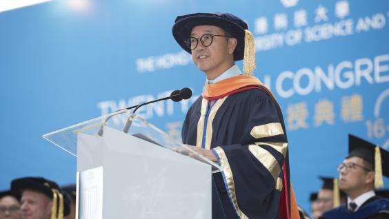  President Prof Tony F Chan exhorts the graduates at the ceremony.