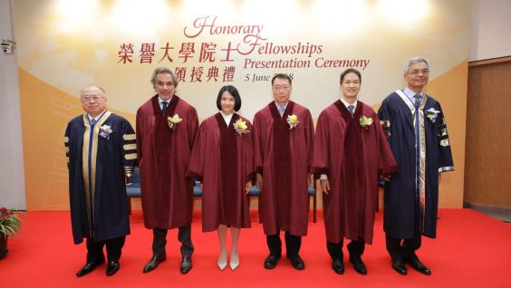  At the ceremony: (from left) HKUST Council Chairman Andrew Liao Cheung-sing, the four honorary fellows Dr Aron Harilela, Ms Catherine Leung, Prof Francis Lui, Mr Michael Wu and HKUST Acting President Prof Wei Shyy.