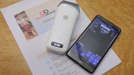  Mamosound(白色器材)配合手机程序，让用户就乳腺癌进行检测