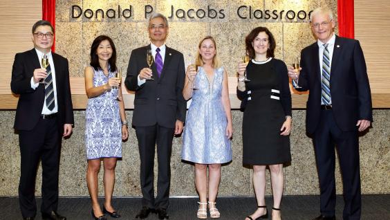  (From left) Prof Kar Yan Tam, Dean of HKUST Business School; Prof Sabrina Lin, Vice-President for Institutional Advancement; Prof Wei Shyy, Acting President of HKUST; Mrs Annie Jacobs Kolb, daughter of Dean Jacobs; Prof Sally Blount, Dean of Kellogg School of Management, Northwestern University; and Prof Steven DeKrey, Associate Dean of HKUST Business School, officiate at the unveiling ceremony of Donald P. Jacobs Classroom.