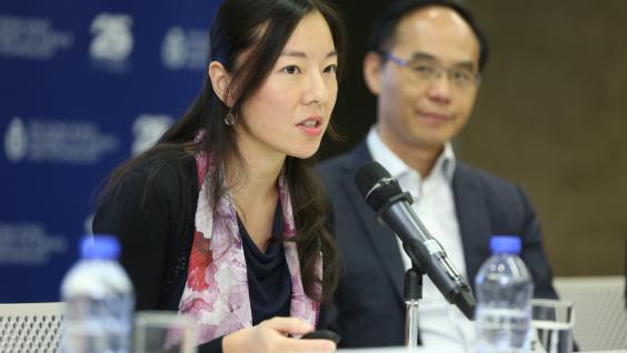  Prof May-yi Shaw explains the details of inaugural HeadStart@HKUST Program