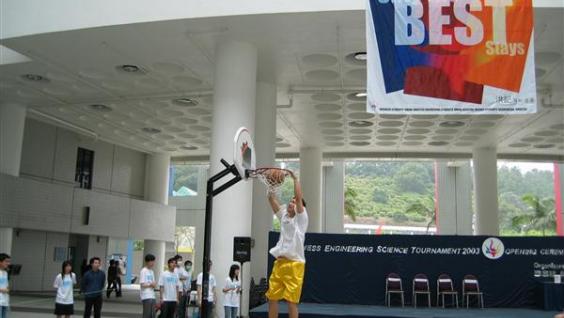  Photo 4: The opening ceremony of “BEST”. Power dunk!