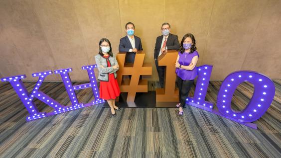 (From left) Two KH alumni Elsa WONG, Managing Director of NEC Hong Kong Ltd, and Thomas LIU, Partner of Actis, together with Prof. TAM Kar Yan, Dean of HKUST Business School, and Judy AU, Program Director of Kellogg-HKUST EMBA Program, meet the press 